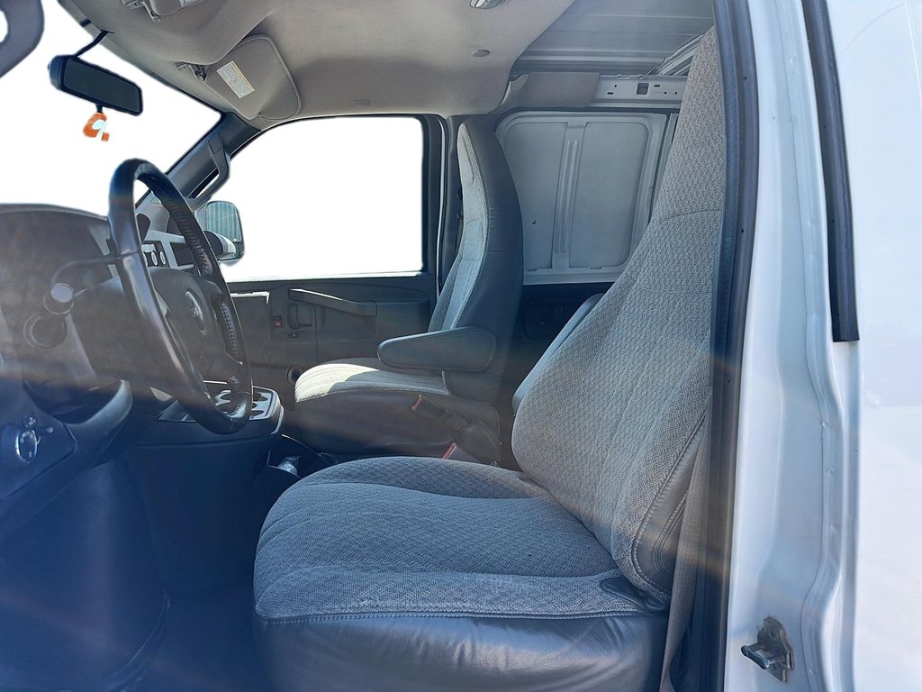 2021 GMC Savana Cargo 135 Van in Stratford, Ontario - 8 - w1024h768px