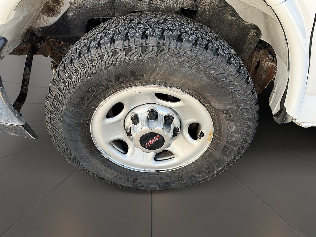 2021 GMC Savana Cargo 135 Van in Stratford, Ontario - 7 - w1024h768px