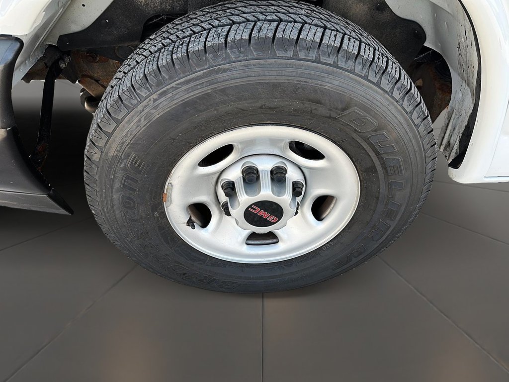 2022 GMC Savana Cargo 2WD 135 WB Van in Stratford, Ontario - 7 - w1024h768px