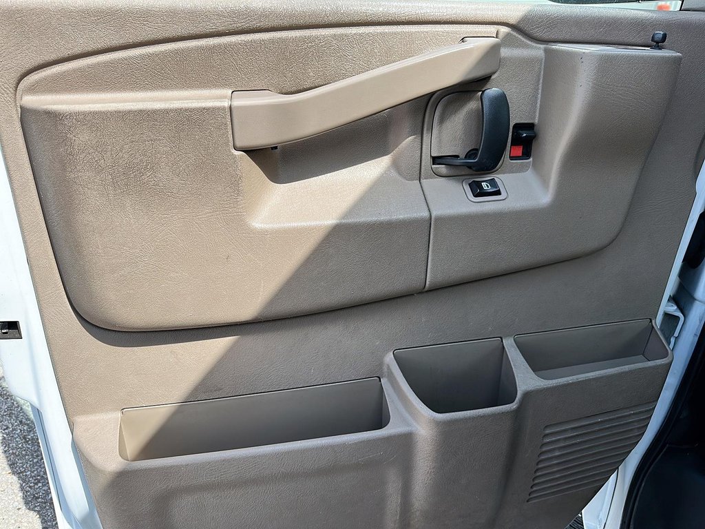 2022 GMC Savana Cargo 2WD 135 WB Van in Stratford, Ontario - 10 - w1024h768px
