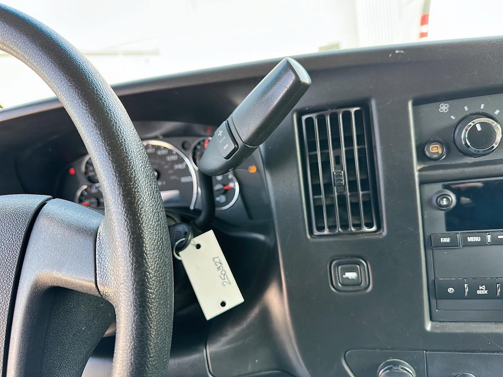 2022 GMC Savana Cargo 2WD 135 WB Van in Stratford, Ontario - 14 - w1024h768px