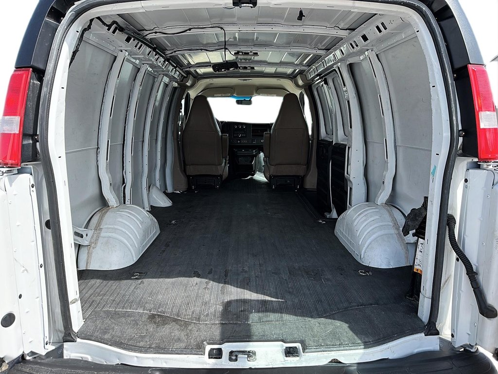 2022 GMC Savana Cargo 2WD 135 WB Van in Stratford, Ontario - 6 - w1024h768px