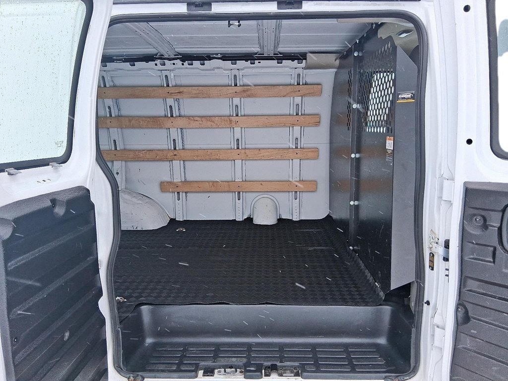 2023 GMC Savana Cargo 135 WHEEL BASE 2WD in Stratford, Ontario - 7 - w1024h768px