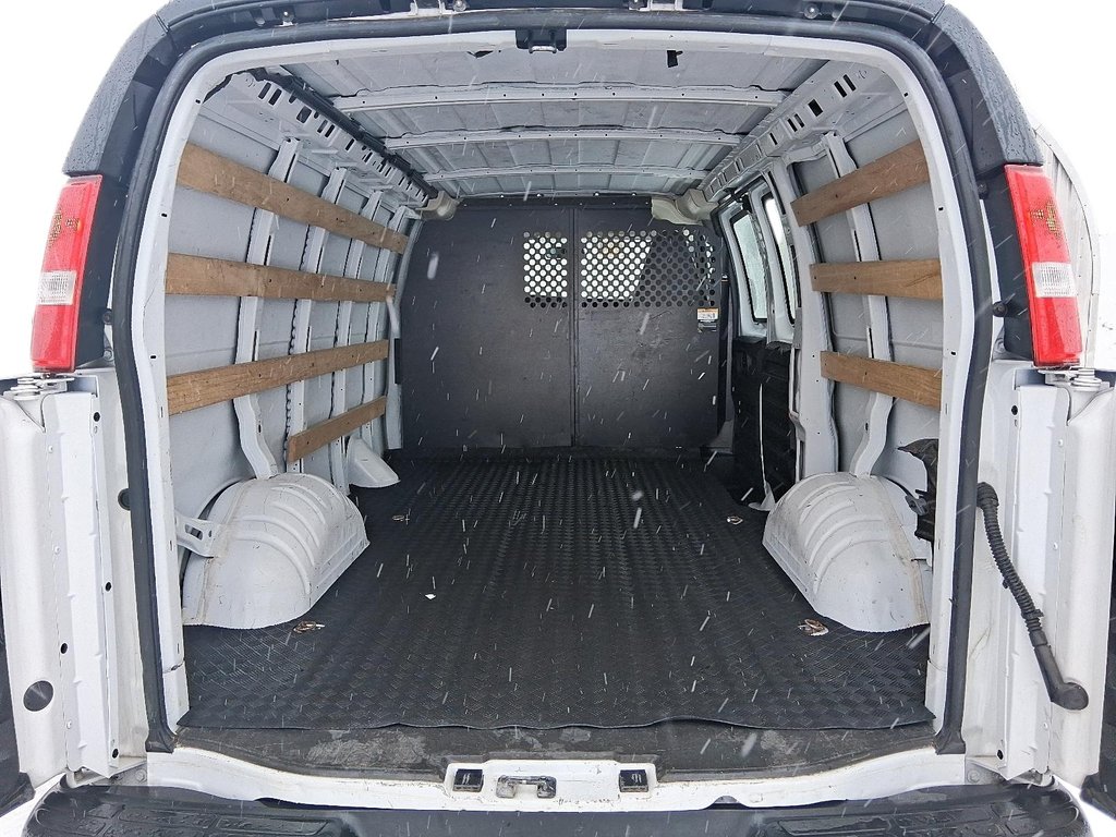2023 GMC Savana Cargo 135 WHEEL BASE 2WD in Stratford, Ontario - 6 - w1024h768px