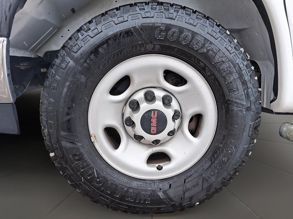 2023 GMC Savana Cargo 135 WHEEL BASE 2WD in Stratford, Ontario - 8 - w1024h768px