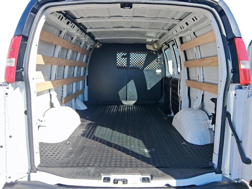 2023 GMC Savana Cargo 135 WHEEL BASE 2WD in Stratford, Ontario - 6 - w1024h768px