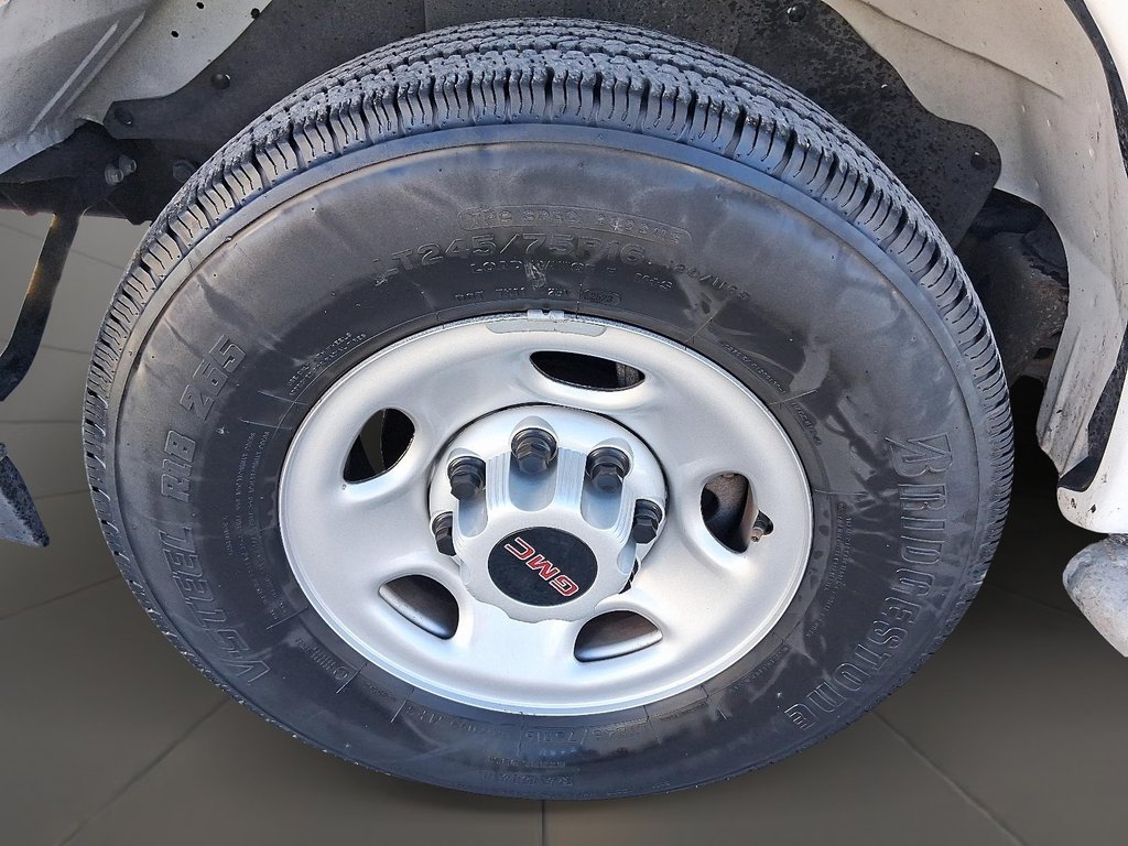 2023 GMC Savana Cargo 135 WHEEL BASE 2WD in Stratford, Ontario - 8 - w1024h768px