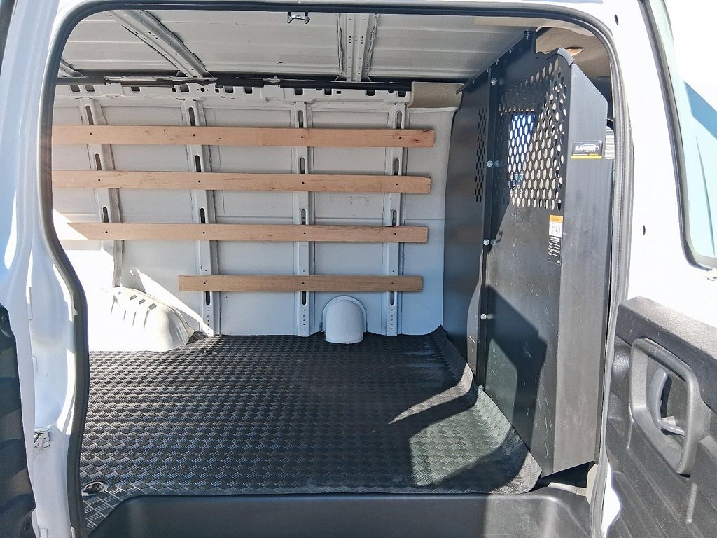 2023 GMC Savana Cargo 135 WHEEL BASE 2WD in Stratford, Ontario - 7 - w1024h768px