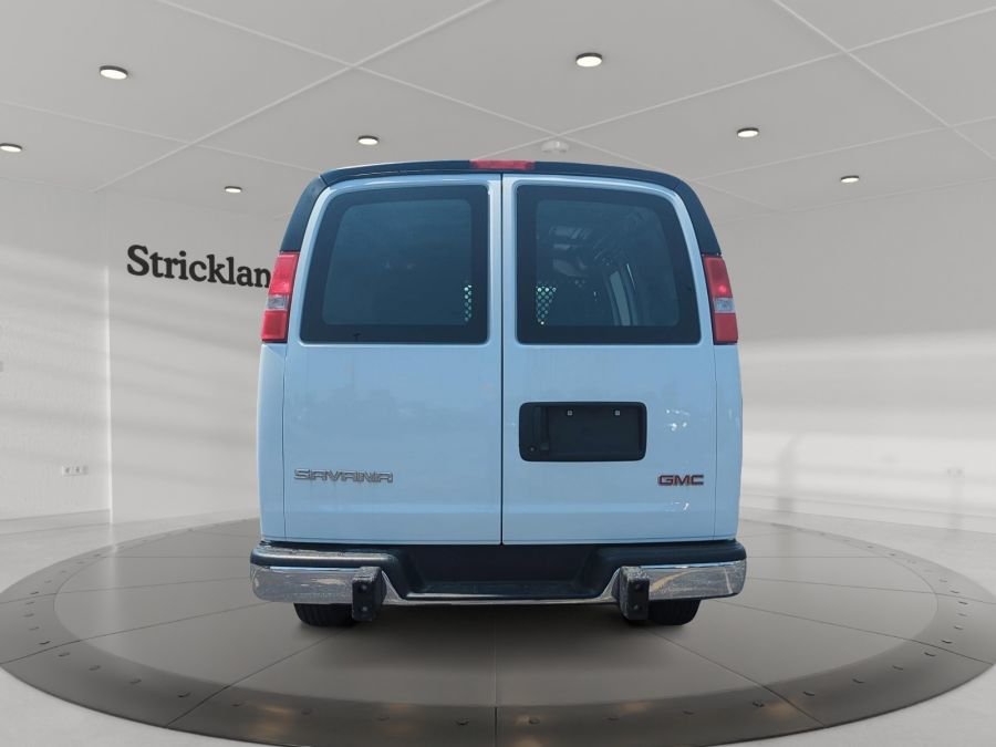 2023 GMC Savana Cargo 2500 RWD 135 WB Van in Stratford, Ontario - 3 - w1024h768px