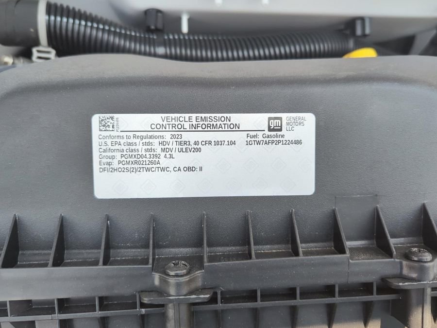 2023 GMC Savana Cargo 2500 RWD 135 WB Van in Stratford, Ontario - 17 - w1024h768px