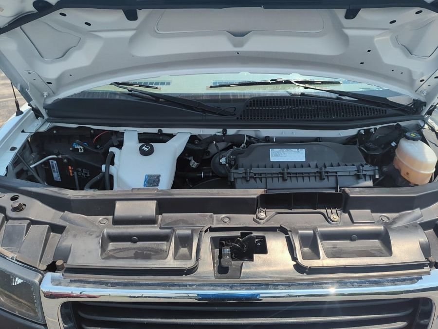 2023 GMC Savana Cargo 2500 RWD 135 WB Van in Stratford, Ontario - 9 - w1024h768px