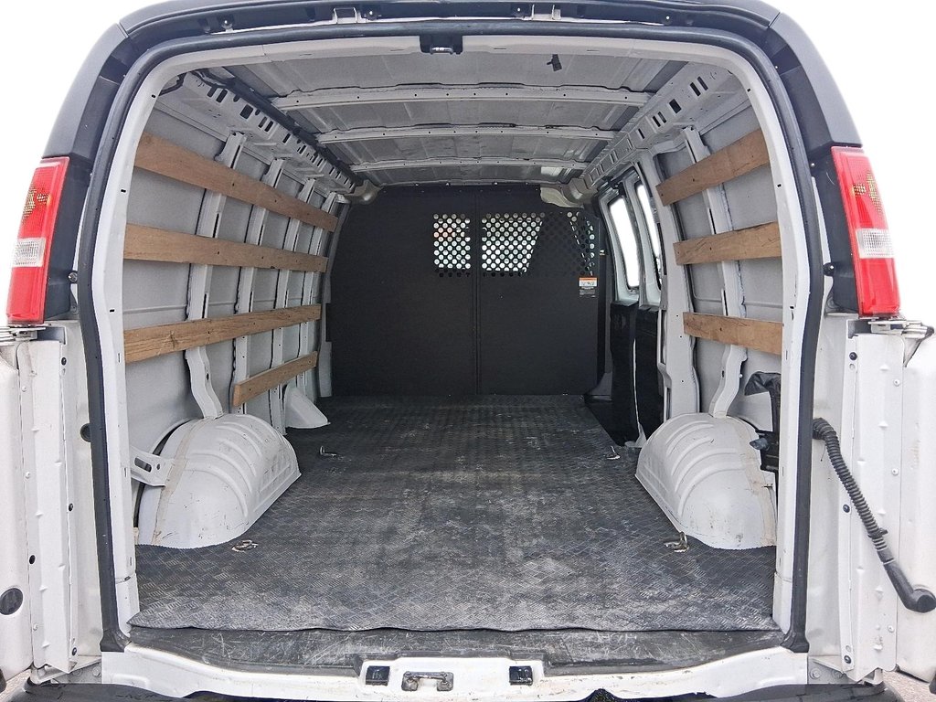 2023 GMC Savana Cargo 135 Wheel Base 2wd in Stratford, Ontario - 6 - w1024h768px