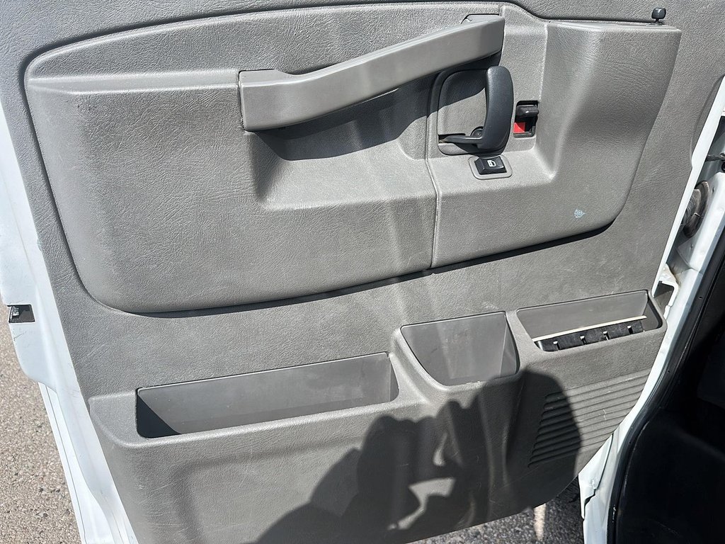2023 GMC Savana Cargo 155 Van in Stratford, Ontario - 10 - w1024h768px