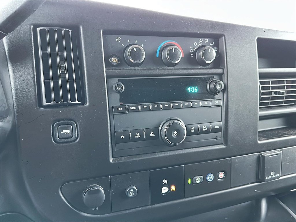 2023 GMC Savana Cargo 155 WB 2WD Van in Stratford, Ontario - 17 - w1024h768px