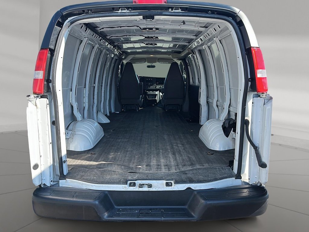 2023 GMC Savana Cargo 155 WB 2WD Van in Stratford, Ontario - 14 - w1024h768px