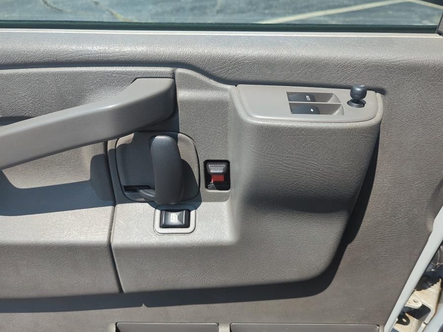 2023 GMC Savana Cargo 2500 135 Van in Stratford, Ontario - 9 - w1024h768px