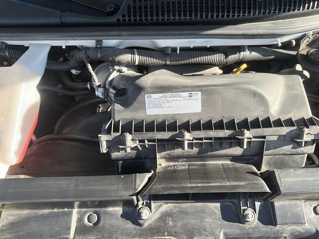 2023 GMC Savana Cargo 2500 RWD 135 WB in Stratford, Ontario - 6 - w1024h768px