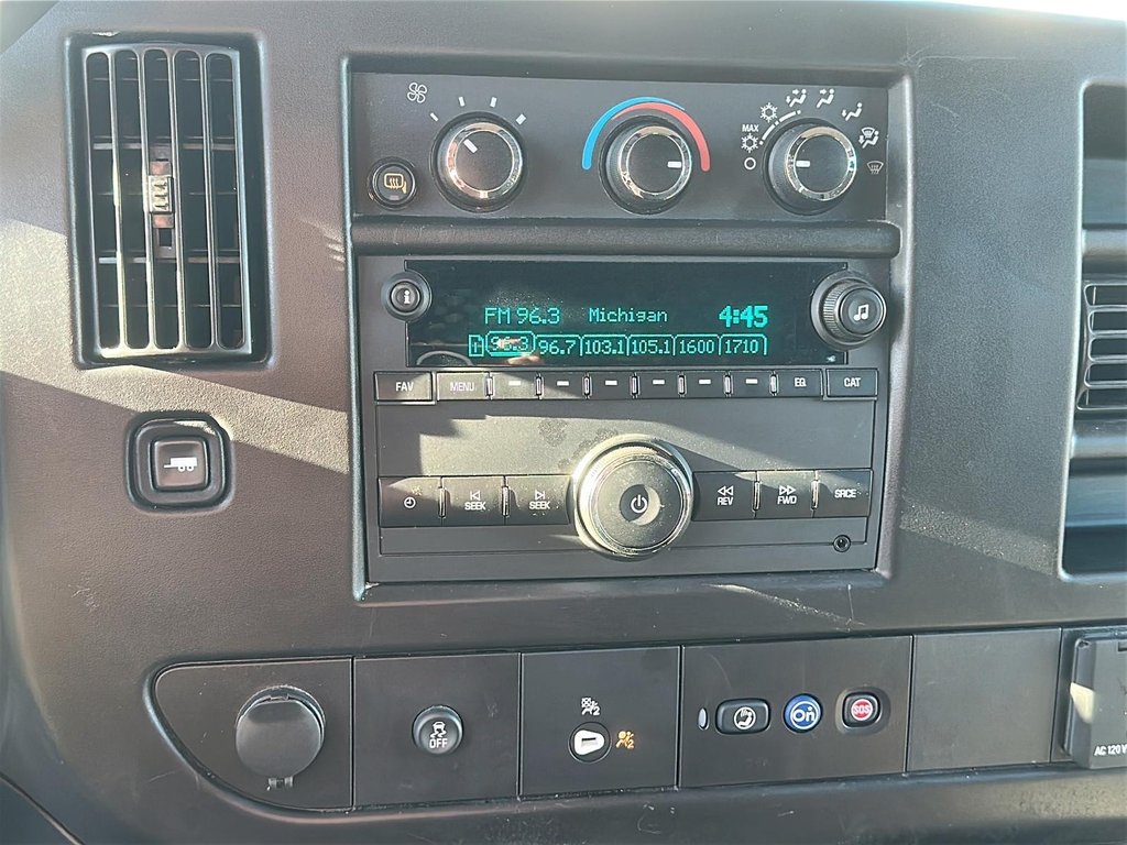 2023 GMC Savana Cargo 2500 RWD 135 WB in Stratford, Ontario - 16 - w1024h768px