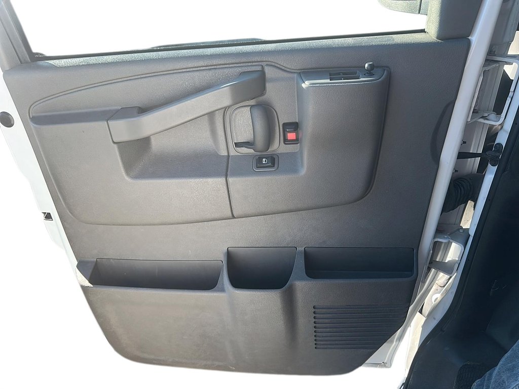 2023 GMC Savana Cargo 2500 RWD 135 WB in Stratford, Ontario - 9 - w1024h768px