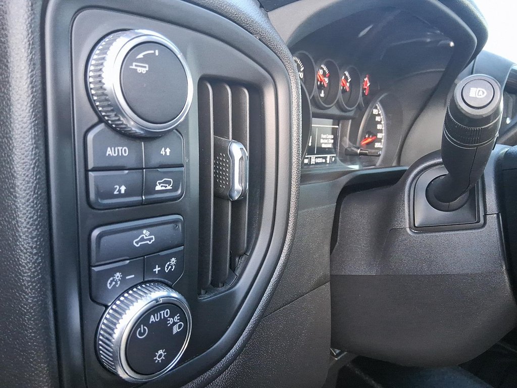 2023 GMC Sierra 1500 CREW CAB 4X4 PRO in Stratford, Ontario - 17 - w1024h768px