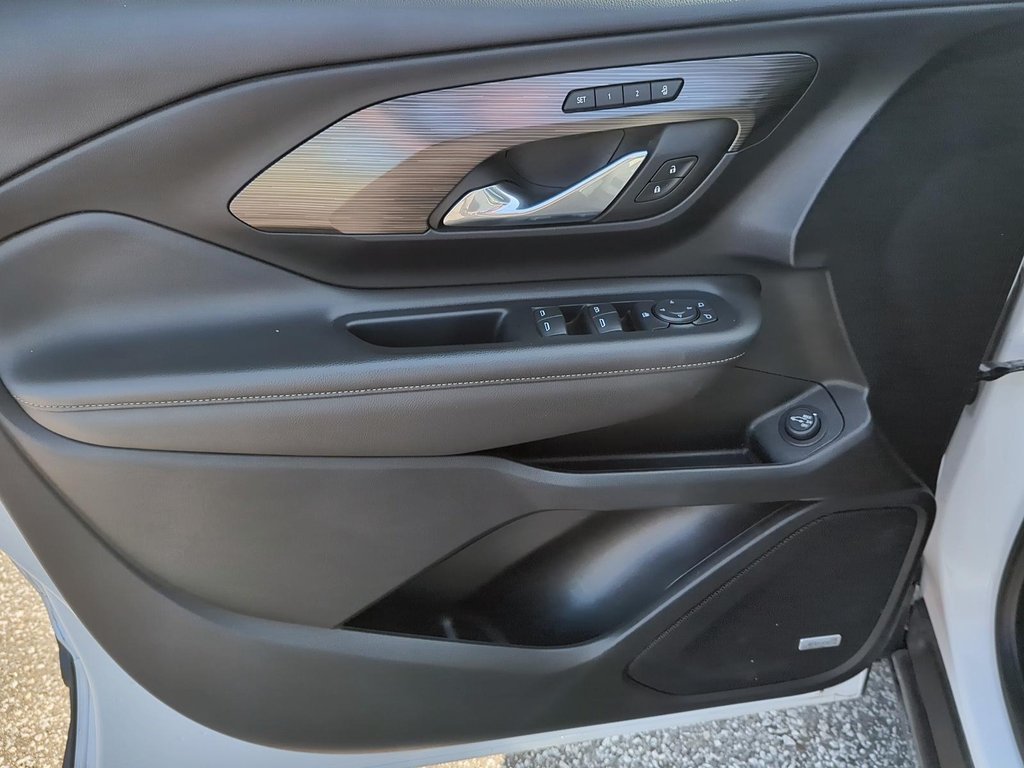 2023 GMC Terrain SLT AWD in Stratford, Ontario - 11 - w1024h768px