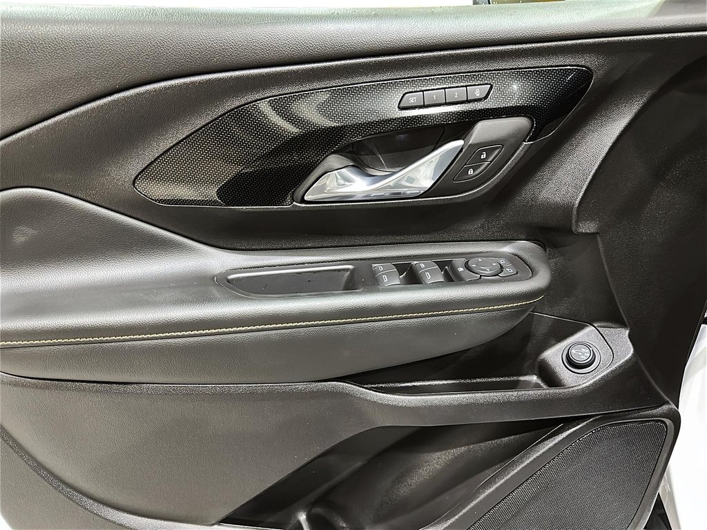 2024 GMC Terrain AT4 in Stratford, Ontario - 10 - w1024h768px