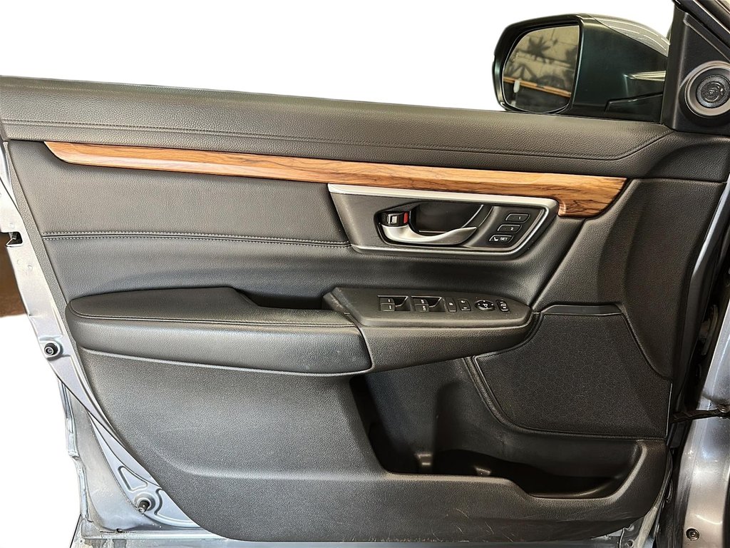 2017 Honda CR-V TOURING in Stratford, Ontario - 10 - w1024h768px