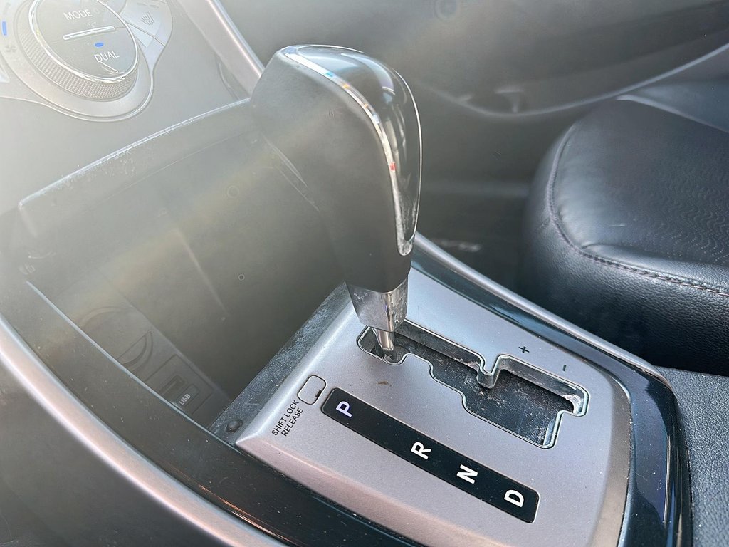 2013 Hyundai Elantra GLS AT Sedan in Stratford, Ontario - 14 - w1024h768px