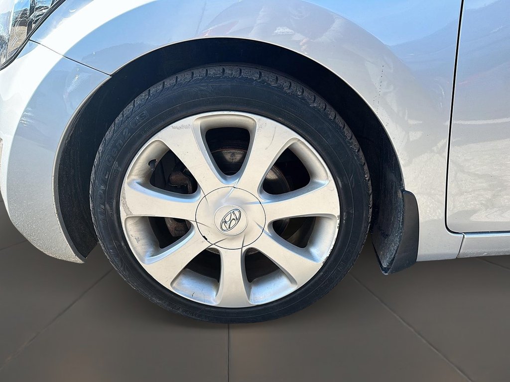2013 Hyundai Elantra GLS AT Sedan in Stratford, Ontario - 7 - w1024h768px