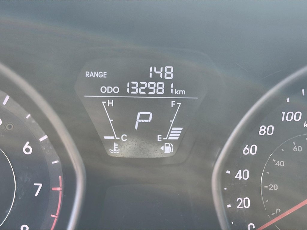 2013 Hyundai Elantra GLS AT Sedan in Stratford, Ontario - 12 - w1024h768px