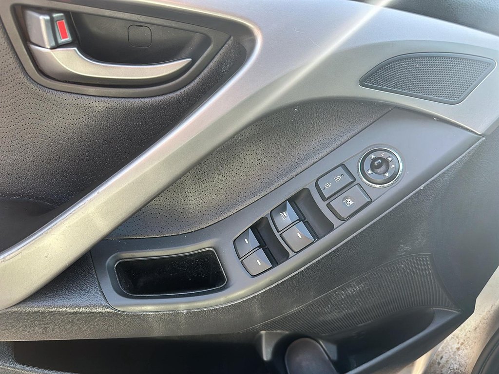 2013 Hyundai Elantra GLS AT Sedan in Stratford, Ontario - 10 - w1024h768px