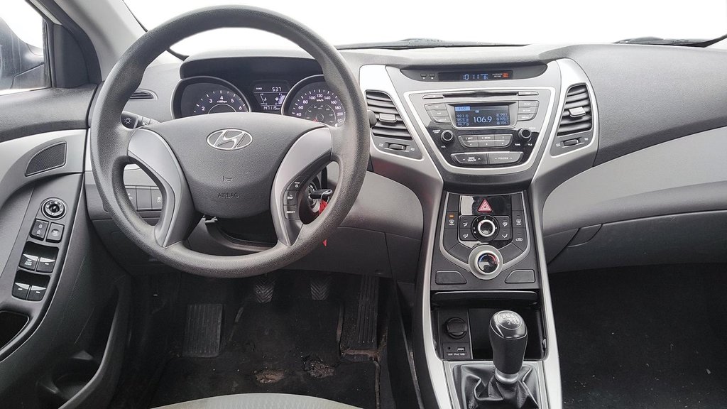 2016 Hyundai Elantra L Sedan in Stratford, Ontario - 9 - w1024h768px