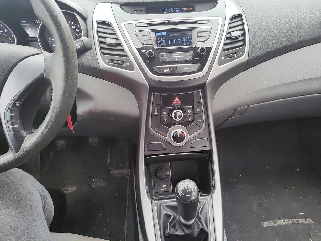 2016 Hyundai Elantra L Sedan in Stratford, Ontario - 13 - w1024h768px