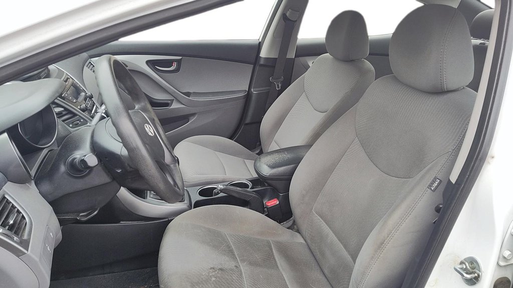 2016 Hyundai Elantra L Sedan in Stratford, Ontario - 8 - w1024h768px