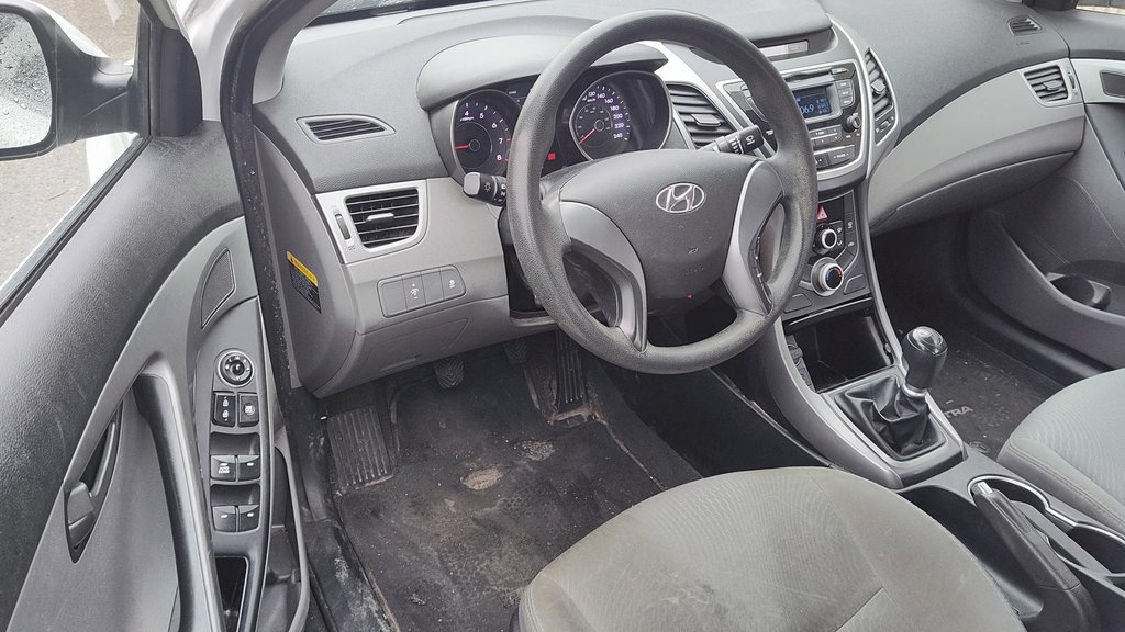 2016 Hyundai Elantra L Sedan in Stratford, Ontario - 10 - w1024h768px