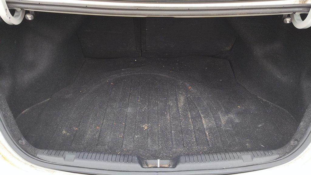 2016 Hyundai Elantra L Sedan in Stratford, Ontario - 6 - w1024h768px