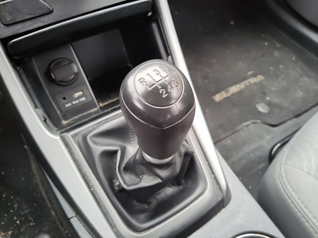 2016 Hyundai Elantra L Sedan in Stratford, Ontario - 14 - w1024h768px