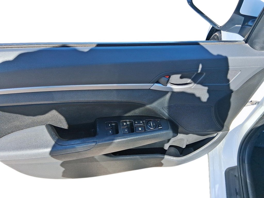 2017 Hyundai Elantra GL in Stratford, Ontario - 11 - w1024h768px