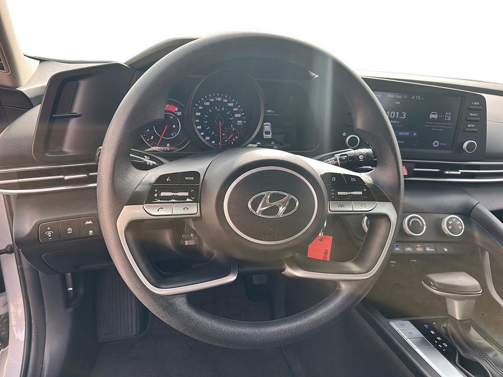 2023 Hyundai Elantra ESSENTIAL in Stratford, Ontario - 10 - w1024h768px