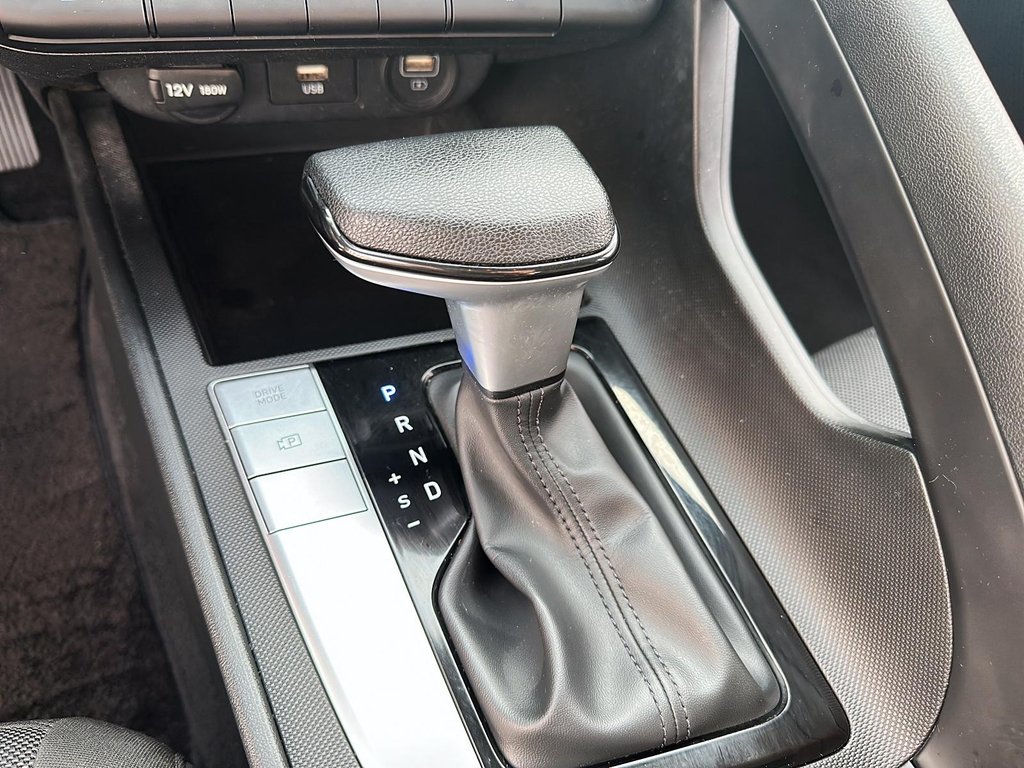 2023 Hyundai Elantra ESSENTIAL in Stratford, Ontario - 13 - w1024h768px