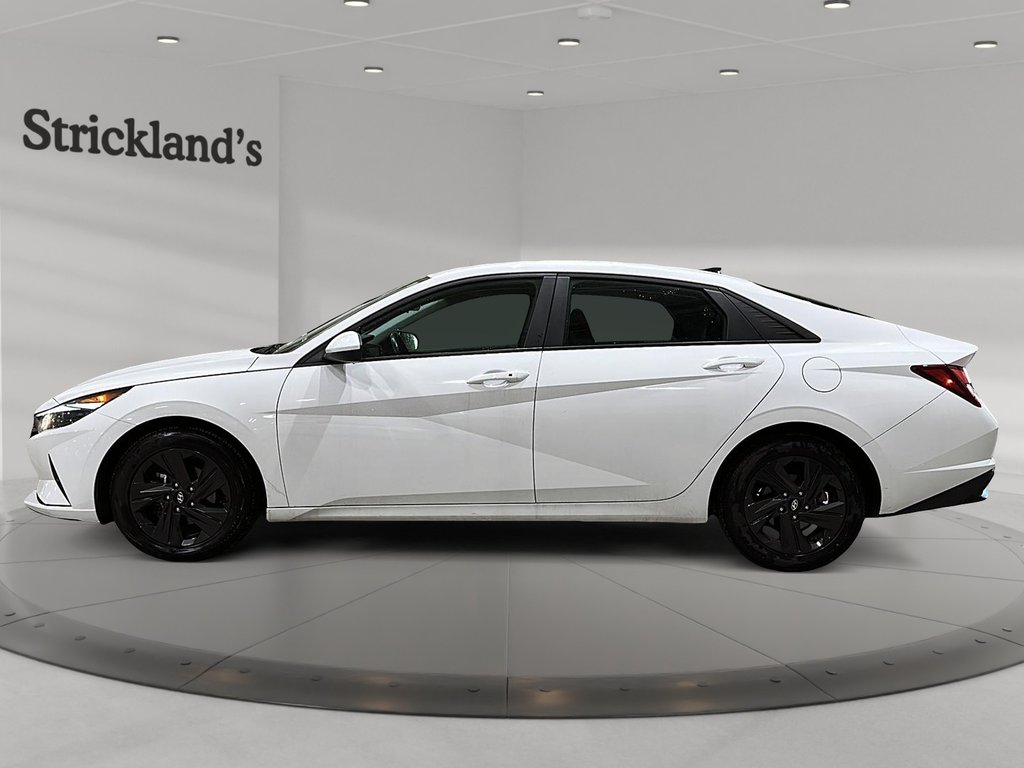 2023 Hyundai Elantra PREFERRED in Stratford, Ontario - 5 - w1024h768px