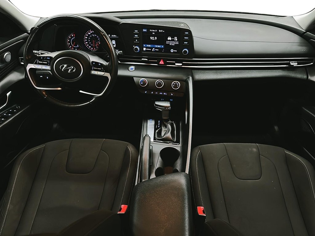 2023 Hyundai Elantra PREFERRED in Stratford, Ontario - 9 - w1024h768px