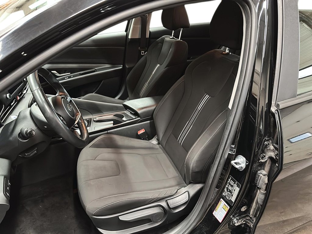 2023 Hyundai Elantra PREFERRED in Stratford, Ontario - 8 - w1024h768px