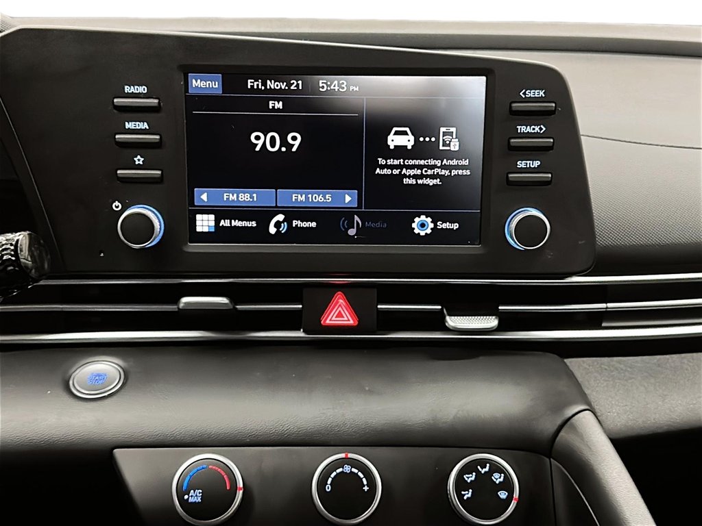 2023 Hyundai Elantra PREFERRED in Stratford, Ontario - 16 - w1024h768px