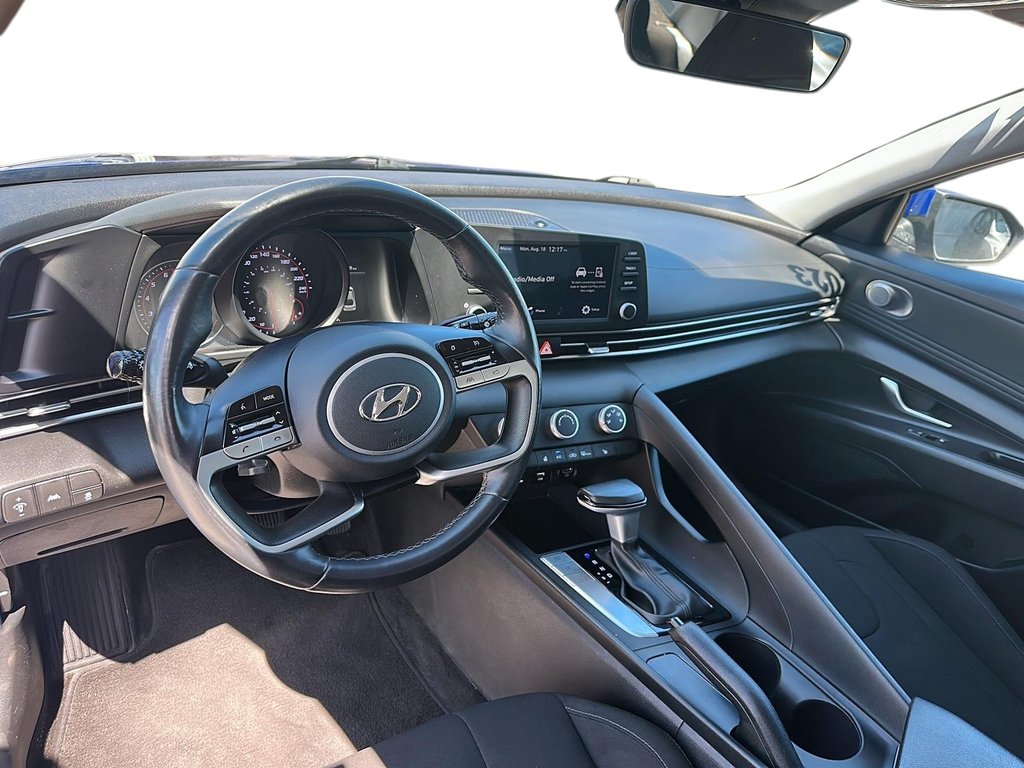 2023 Hyundai Elantra PREFERRED in Stratford, Ontario - 8 - w1024h768px