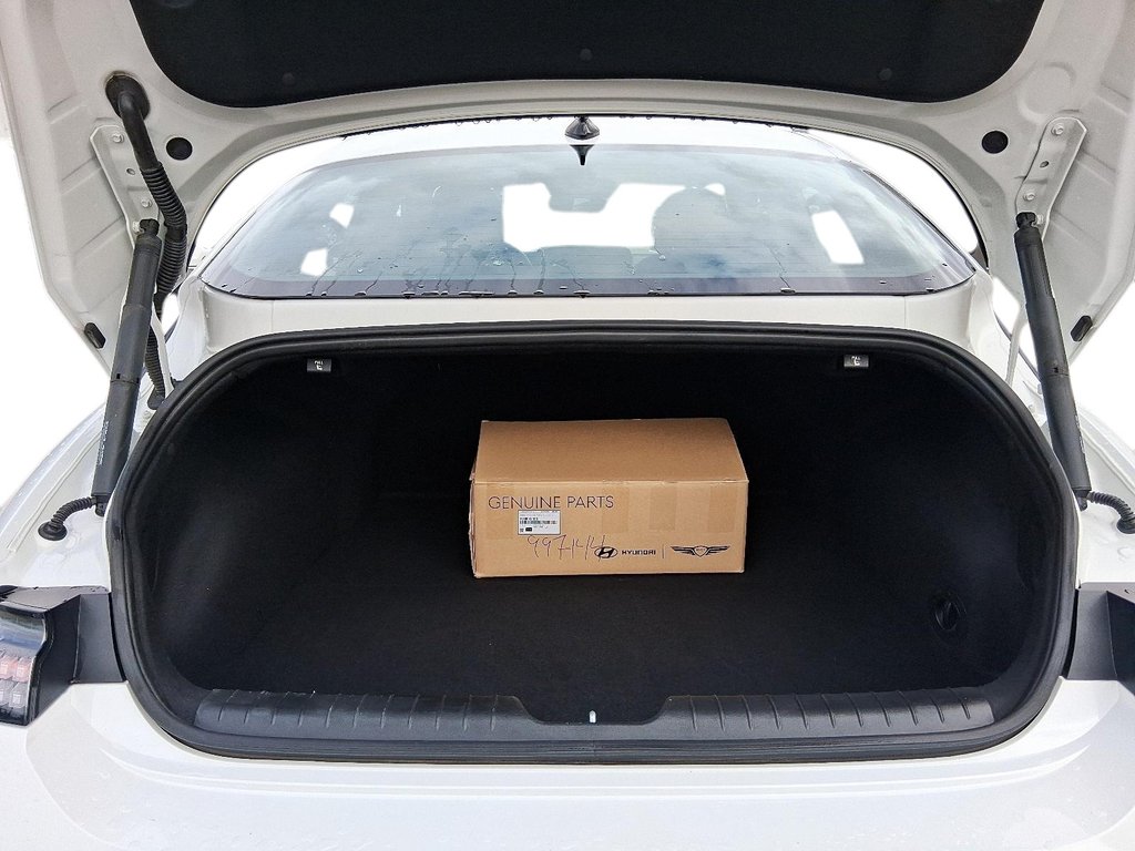 2024 Hyundai IONIQ 6 PREFERRED LONG RANGE in Stratford, Ontario - 6 - w1024h768px