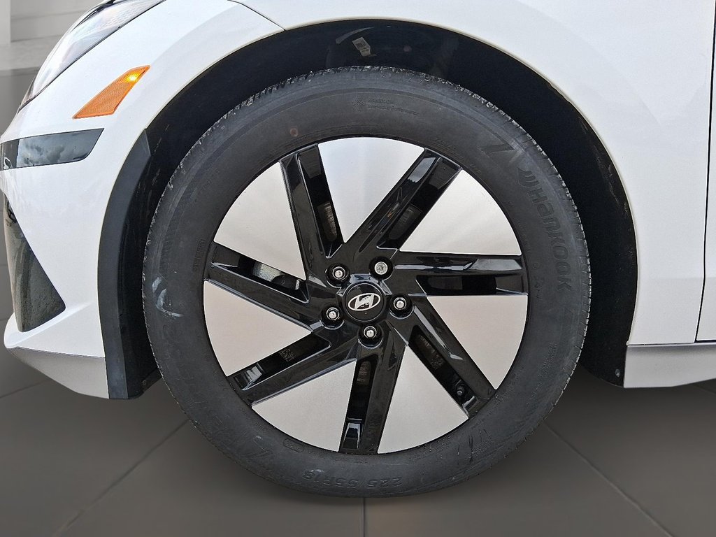 2024 Hyundai IONIQ 6 PREFERRED LONG RANGE in Stratford, Ontario - 7 - w1024h768px
