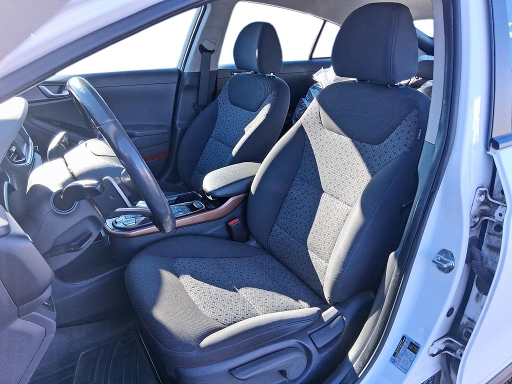 2017 Hyundai IONIQ Electric SE in Stratford, Ontario - 8 - w1024h768px