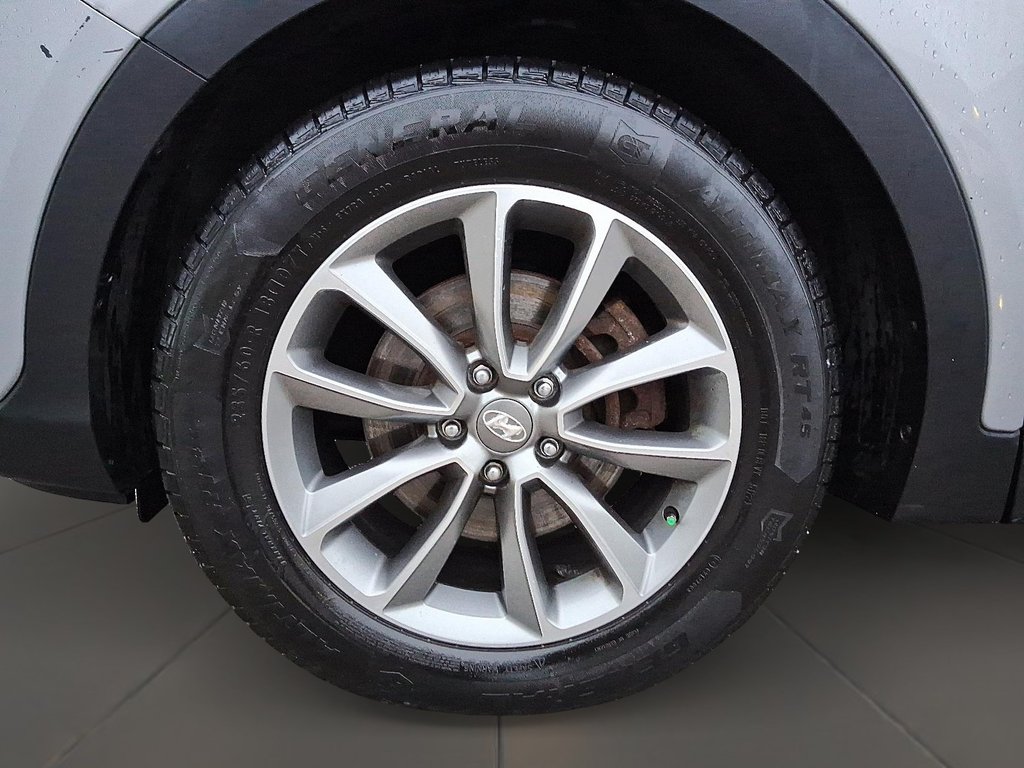 2017 Hyundai Santa Fe XL XL AWD in Stratford, Ontario - 7 - w1024h768px