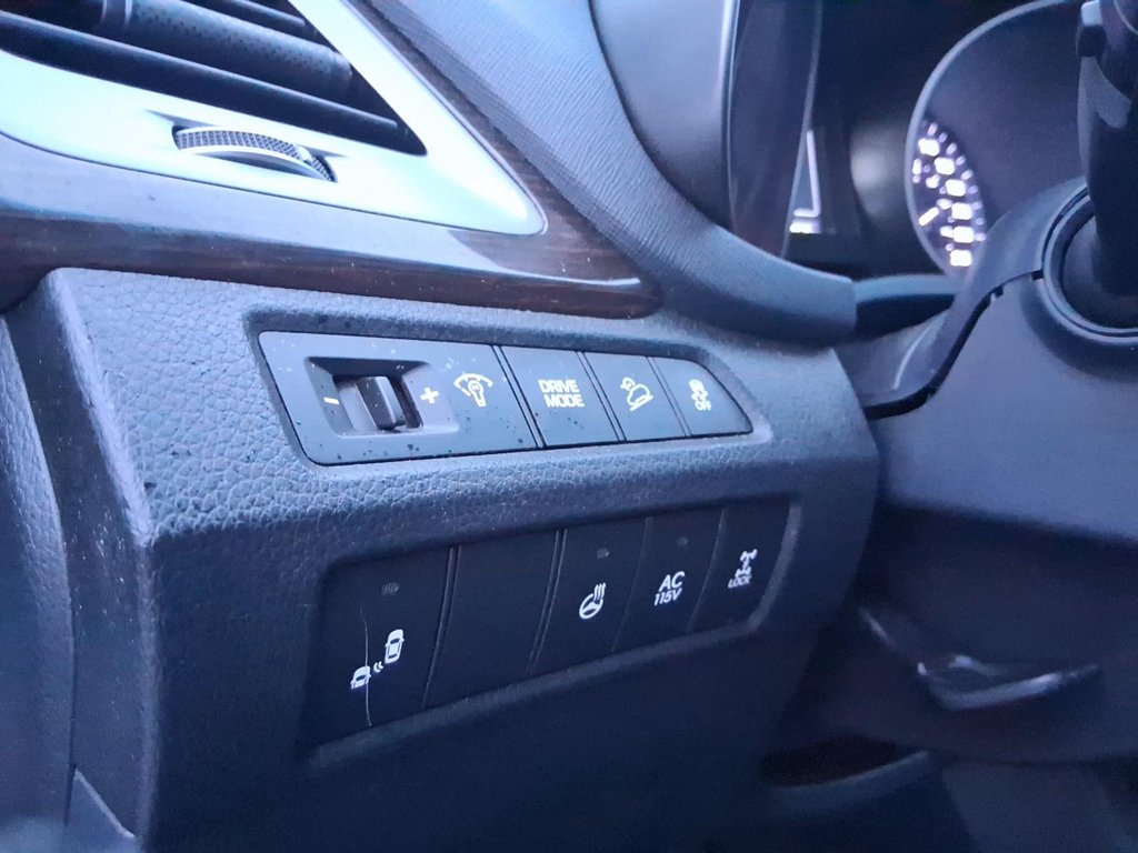 2017 Hyundai Santa Fe XL XL AWD in Stratford, Ontario - 19 - w1024h768px